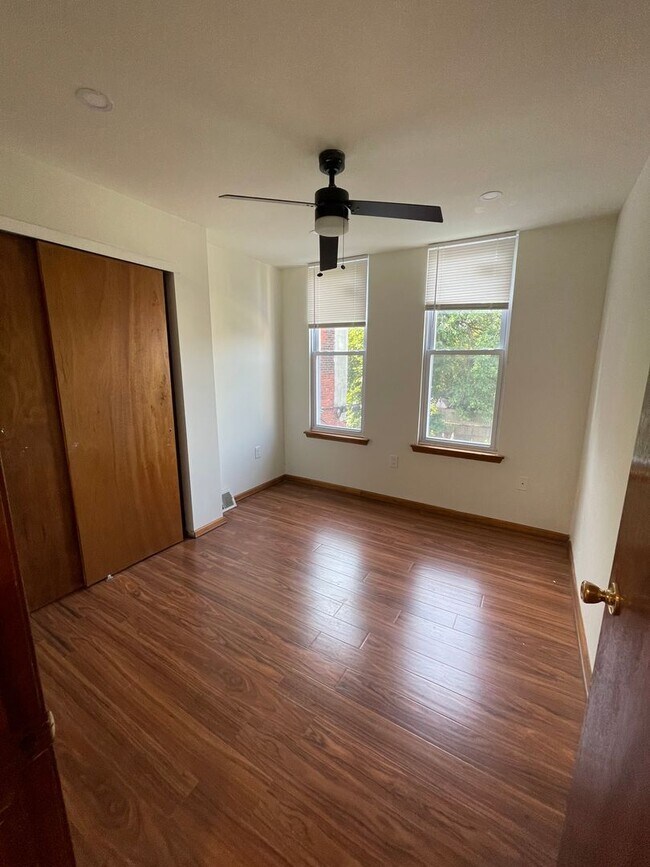 Building Photo - 1432 W Venango St