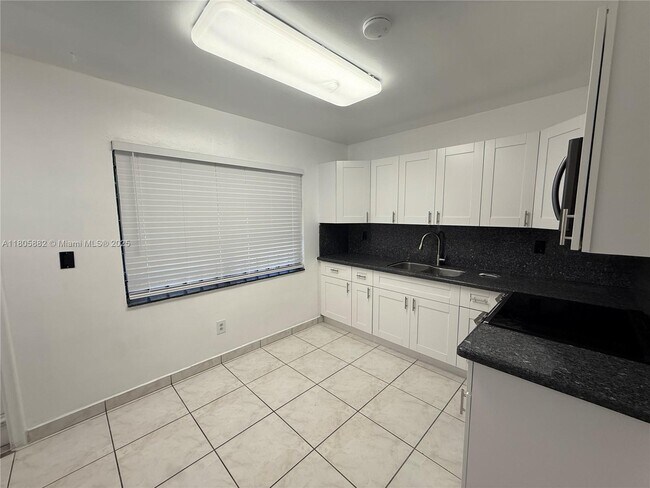 Building Photo - 5831 Taylor St