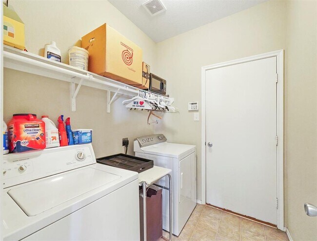 Building Photo - 16006 Arapaho Bend Ln