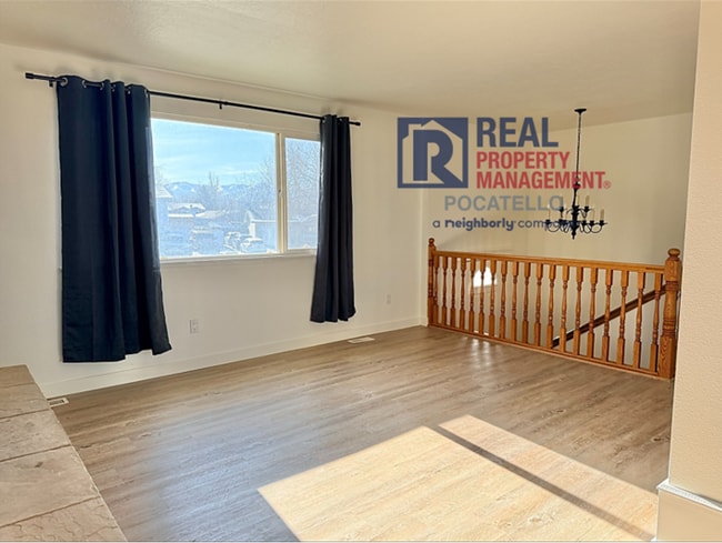 Building Photo - 4 bed 3 bath house - 2 car garage - RV parking