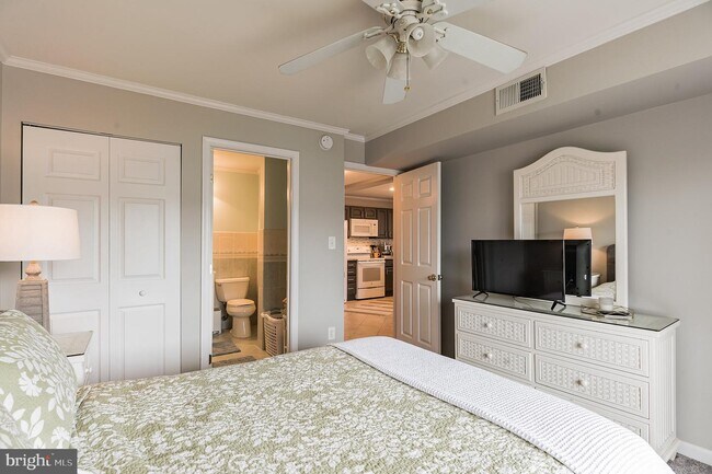 Building Photo - 121 Newport Bay Dr