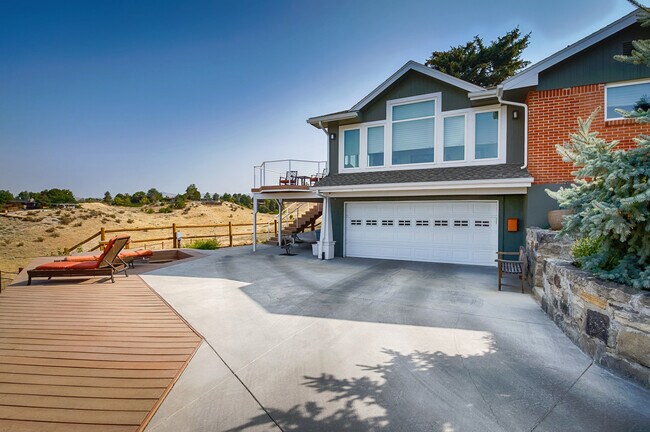 Building Photo - Boise, Beautiful home in the Foothills with lots of privacy