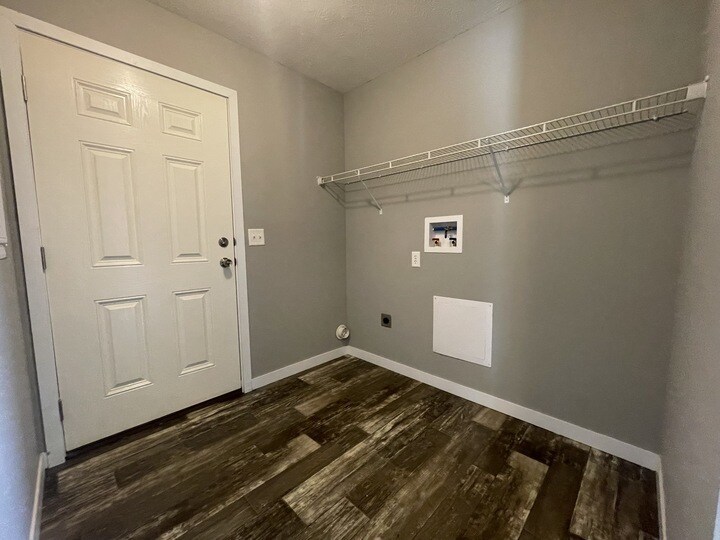 Building Photo - 38033 Ducharme Dr