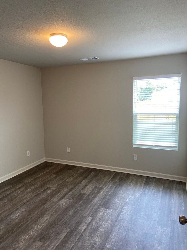 Building Photo - *Pre-leasing* Four Bedroom | Two Bath Home