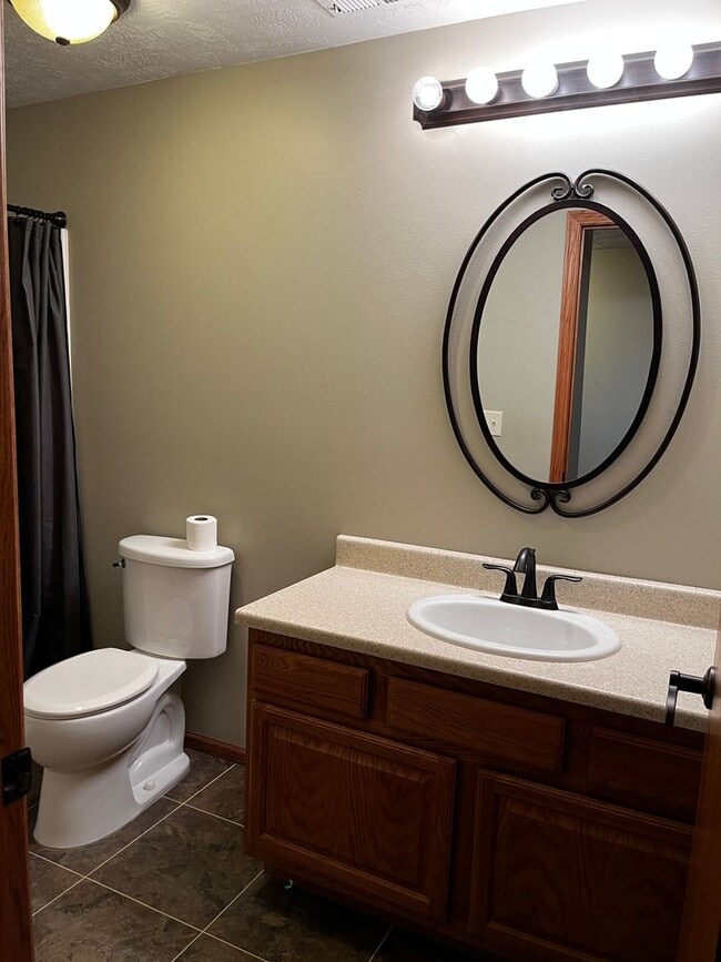 Building Photo - 3 Bed/2 Bath West Side Home!