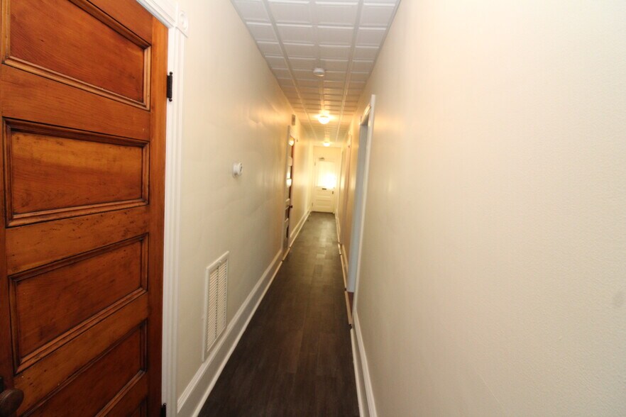 Building Photo - 16 Main St