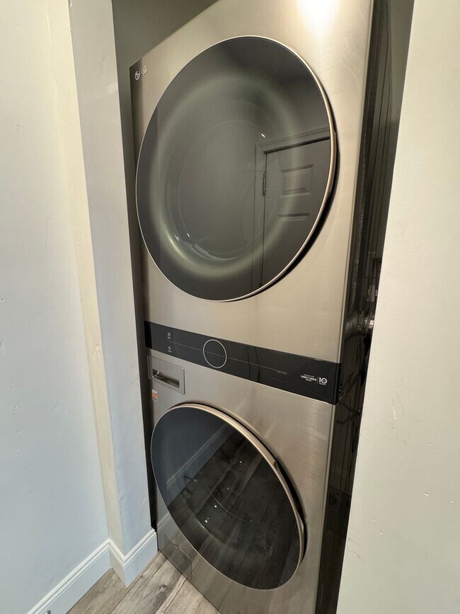 Building Photo - RENOVATED 3 bedroom end unit across the street from the Beach!