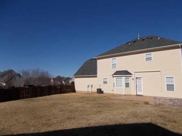Building Photo - 121 Dovetail Dr