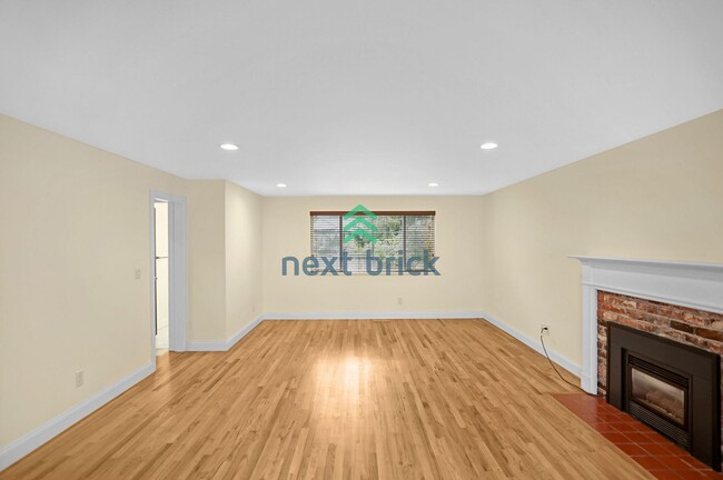 Building Photo - Spacious 5 Bed 2.5 Bath for Rent in Bellevue!