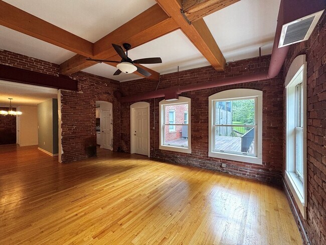 Building Photo - 362 Granville Rd