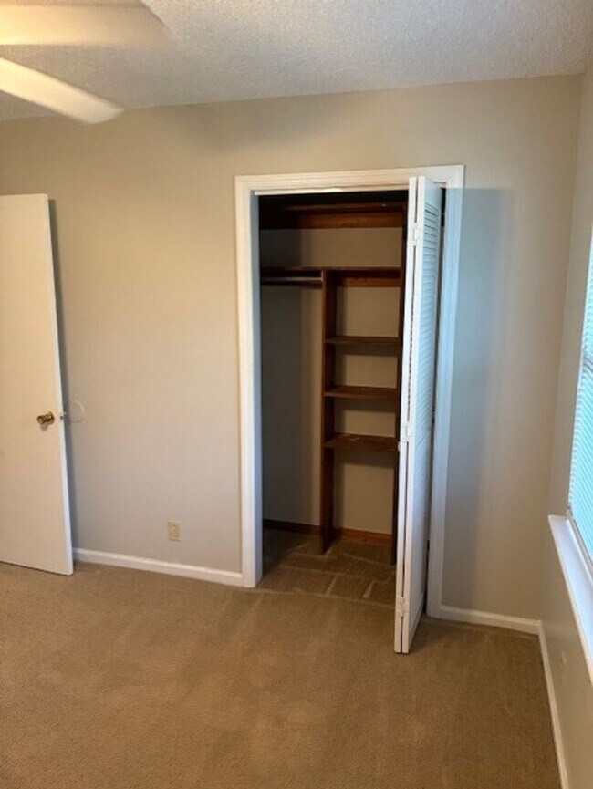 Building Photo - 114 N Woodvalley Dr