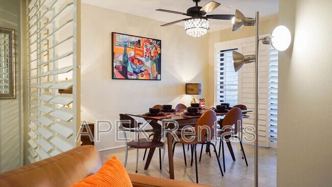 Building Photo - 5301 E Waverly Dr