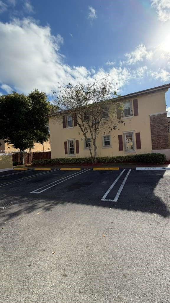 Building Photo - 1555 NE 33rd Rd