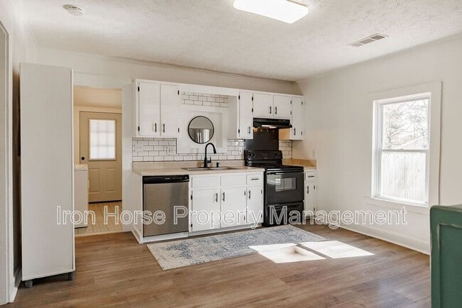 Building Photo - 2084 Broad St