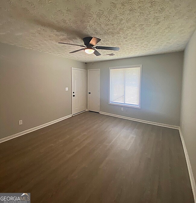 Building Photo - 100 Spring Ct
