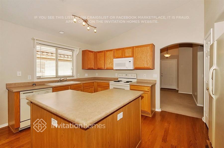 Building Photo - 12230 W Aster Dr