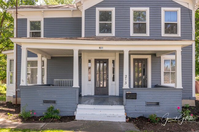 Building Photo - 213 N Main St