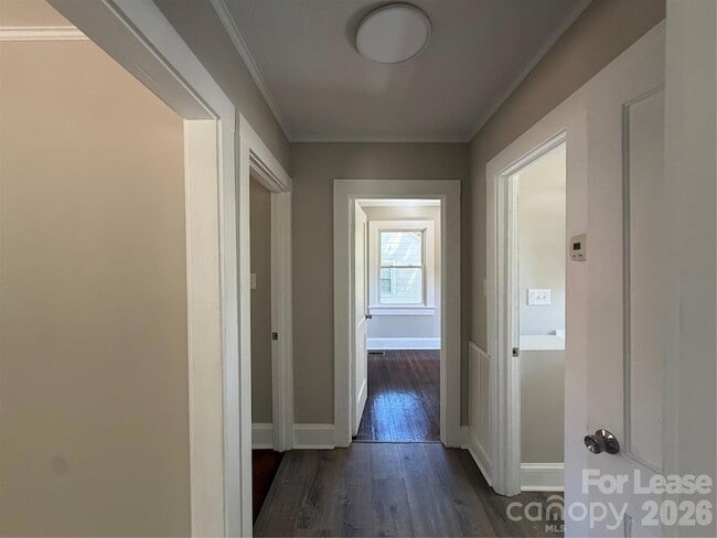 Building Photo - 704 N Miller Ave