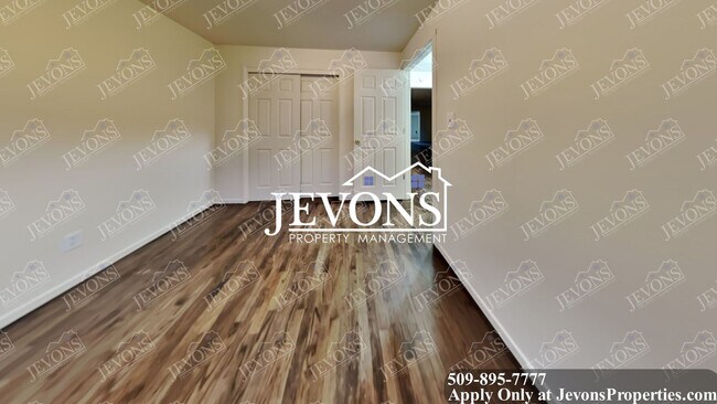 Building Photo - 50% off on the first full month's rent if the move-in occurs by 5/31.