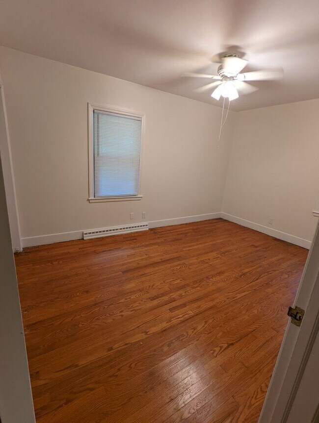 Building Photo - 1403 Spry St
