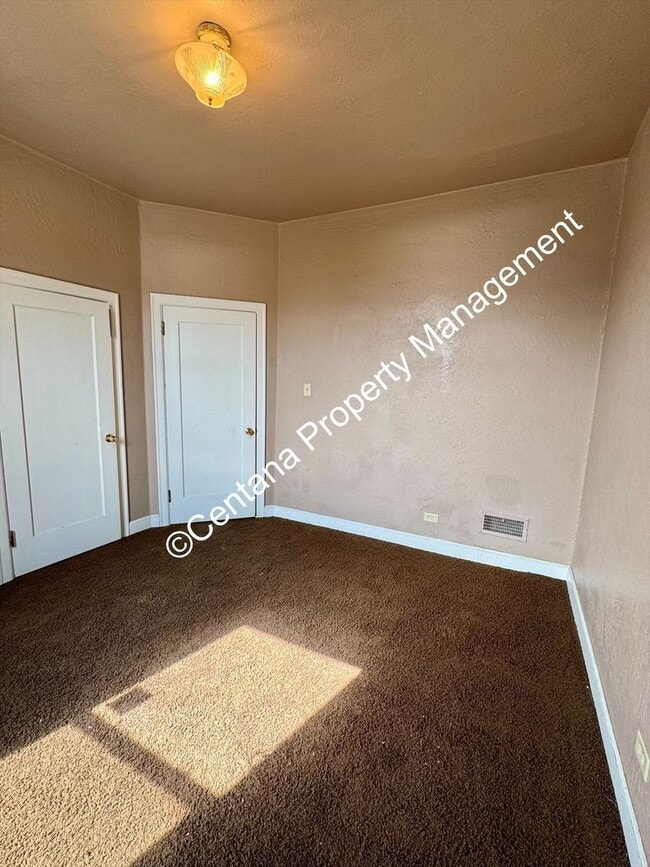 Building Photo - 909-911 Antimony