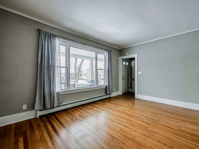 Building Photo - Fully Remodeled 2-Bed Duplex in Dearborn!