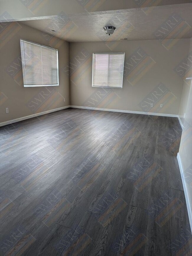 Building Photo - 3 Bedroom 2.5 Bath Townhouse