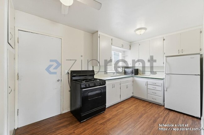 Building Photo - 139 W 18th St