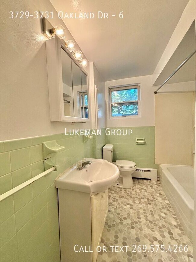 Building Photo - 3729-3731 Oakland Dr-6