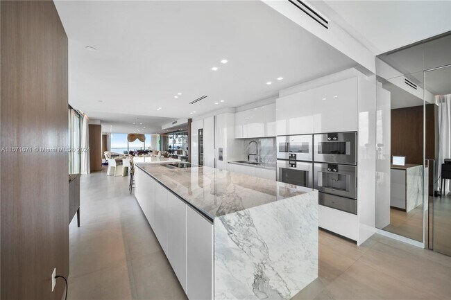 Building Photo - 10203 Collins Ave