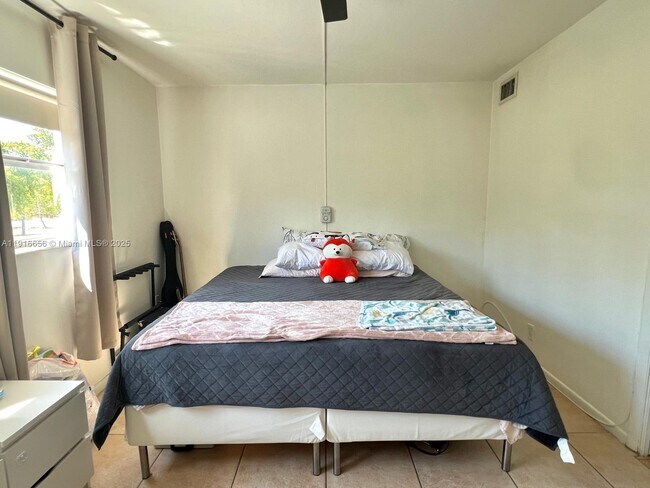 Building Photo - 270 Layne Blvd