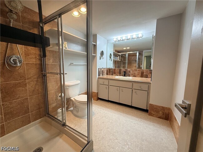 Building Photo - 1608 SE 28th Terrace