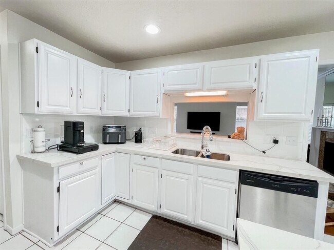 Building Photo - 1414 New Cedars Dr