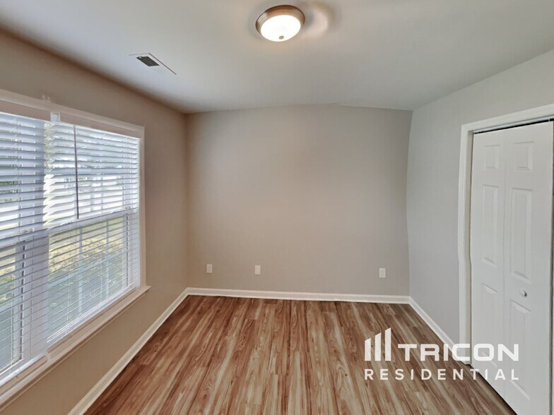 Building Photo - 1447 Bromwich Dr
