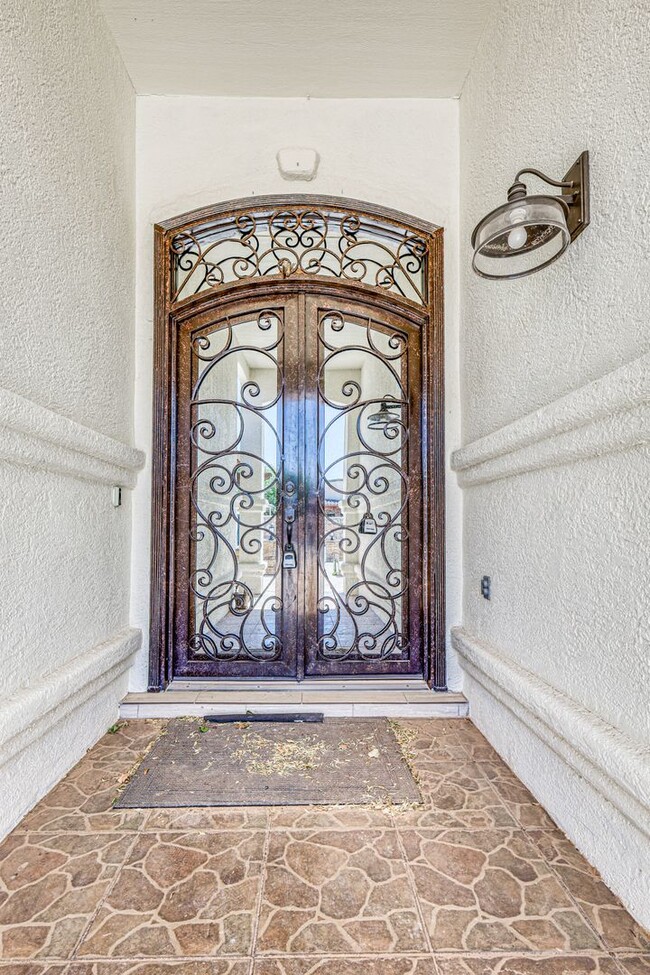 Building Photo - 5948 Anapaula Dr