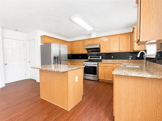 Building Photo - 788 Roxholly Ln NE