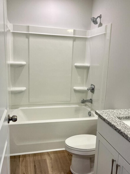 Building Photo - Room in Townhome on Statesville Ave