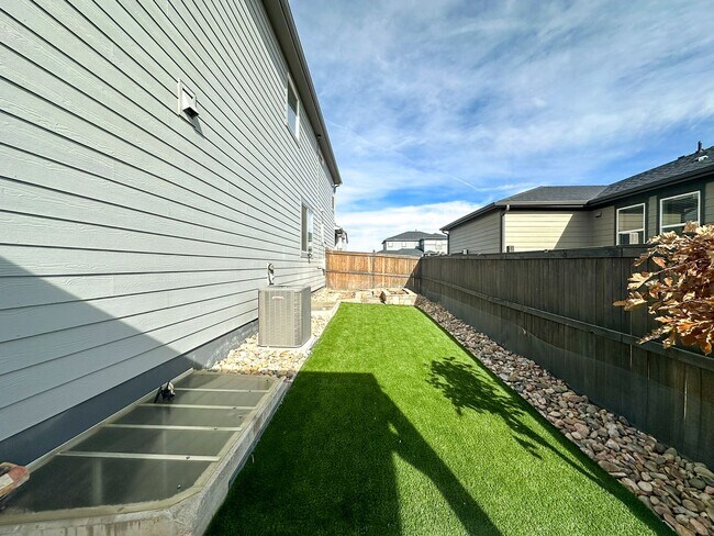 Building Photo - Almost Brand New Meadowlark 4bd 3.5ba home