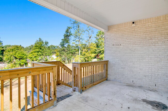 Building Photo - Spacious 4 bed cul-de-sac home in Bellview