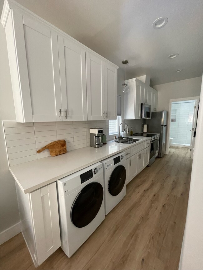 Washer & Dryer - 4452 Alabama St