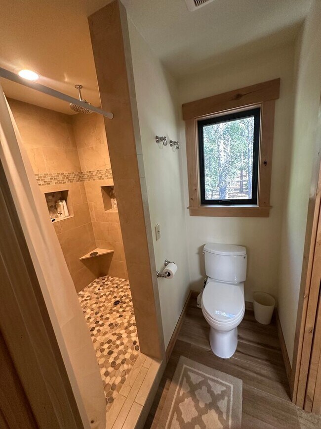 Building Photo - Welcoming 3 Bed Ski Lease in Tahoe Donner