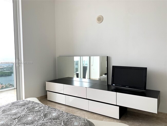 Building Photo - 16001 Collins Ave