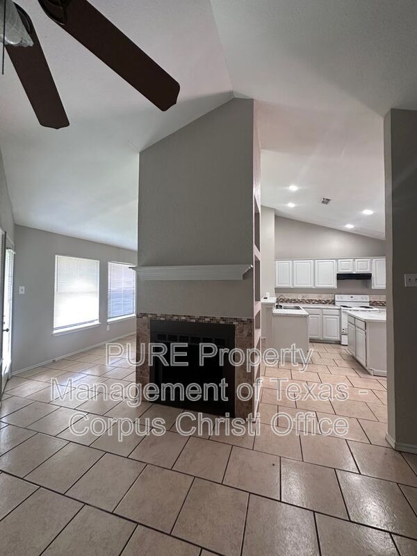 Building Photo - 2805 Summer Ridge Dr