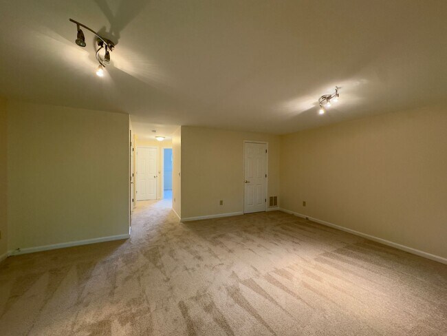 Building Photo - Charming 4 Bedroom/3.5 Bathroom Townhome in Cedarwood Estates, Pikesville, MD!