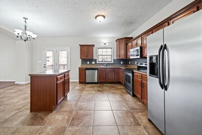 Building Photo - Beautiful, Large Home Close to Ft. Campbell and I24