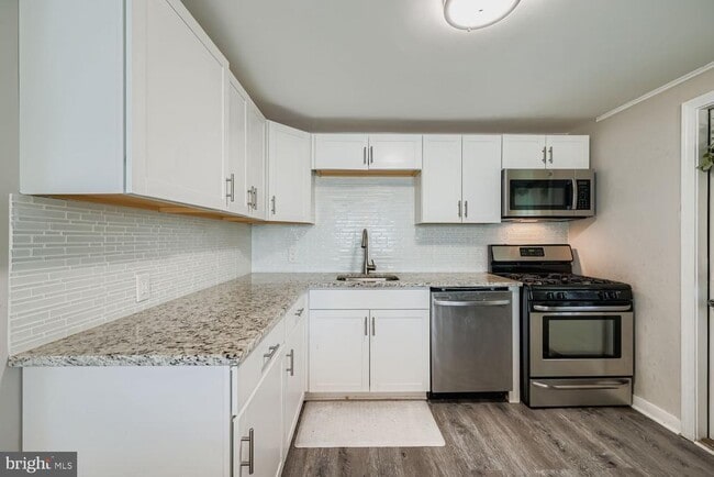 Building Photo - 515 Taney Ave