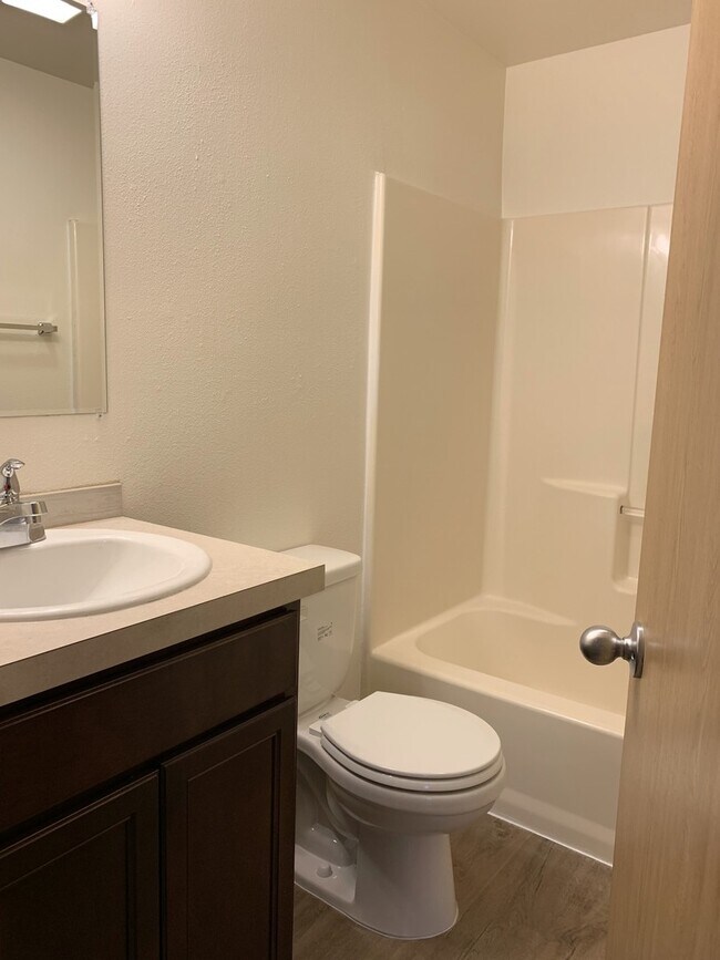 Building Photo - Quiet 4 bedroom two bath home in Aloha