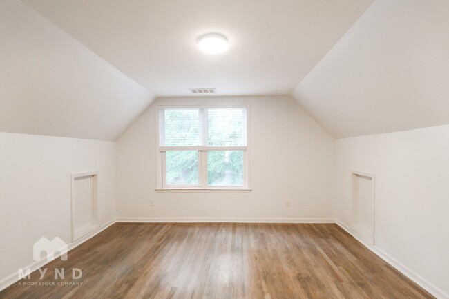 Building Photo - 1070 4th St NW