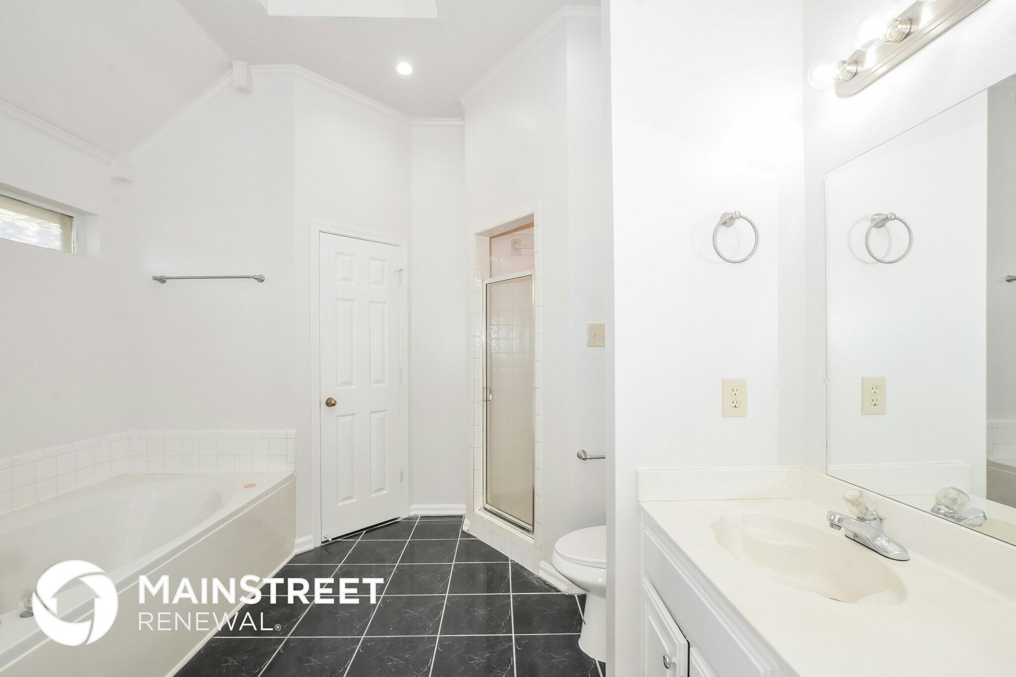 Building Photo - 6650 Spencer Forest Cove W