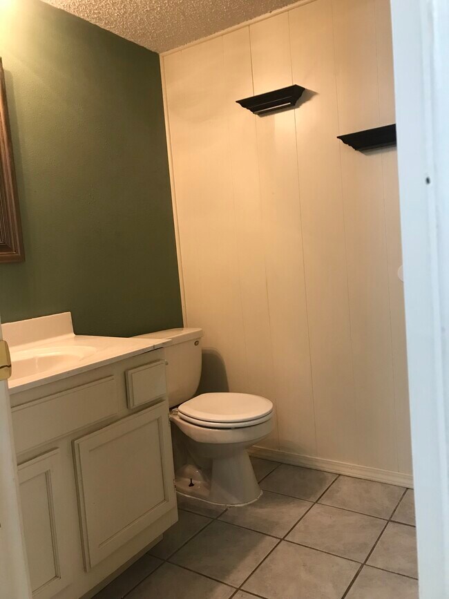 Building Photo - 1201 Sequoyah St